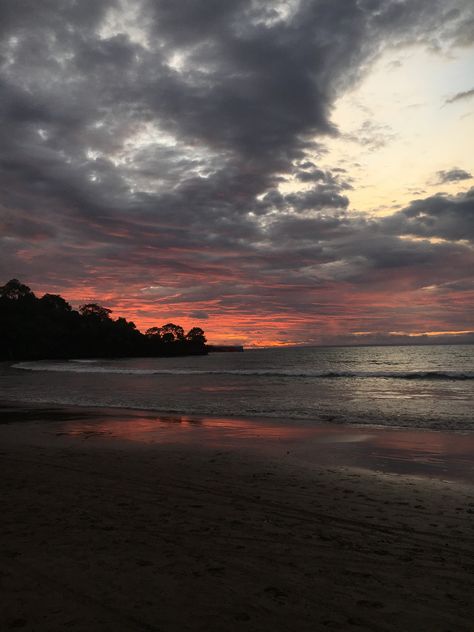 Gloomy Summer Aesthetic, Gloomy Sunset, Gloomy Nature, Grey Sunset, Gloomy Sky, Gloomy Weather, Hawaii Ocean, Nature Pics, Gloomy Day