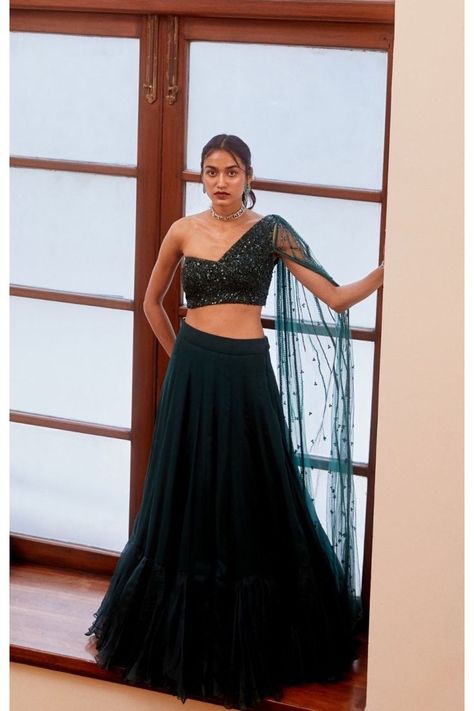 One Shoulder Lehenga, Choli Ideas, Reception Hairstyle, Teal Green Blouse, Lehenga With Blouse, Indian Bridesmaids, Green Lehenga, Net Lehenga, Draped Blouse