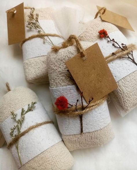 Souvenir Wedding Aesthetic, Dulang Hantaran Ideas, Diy Wedding Gifts, Return Gift, Wedding Souvenirs, Gift Packaging, Wedding Inspo, Diy Wedding, Burlap Bag