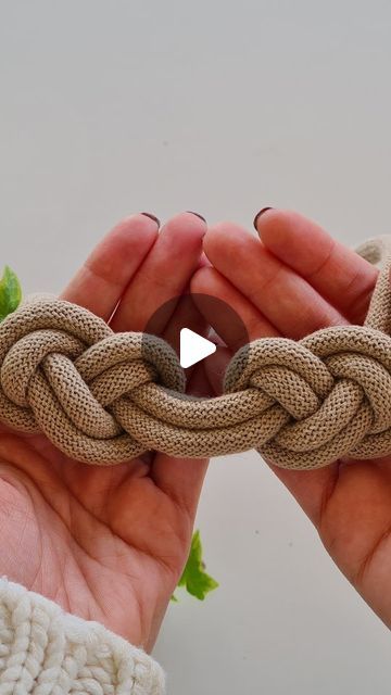 Diy Cord Necklace, Easy Macrame Necklace, Necklace Knots, Macrame Necklace Tutorial, Diy Macrame Necklace, Diy Necklaces Tutorial, Collar Macrame, Tutorial Macramé, Easy Macrame