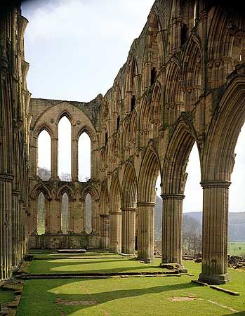 England Houses, Environment References, Beautiful Ruins, 다크 판타지, English Heritage, England And Scotland, Ancient Ruins, British Isles, Abandoned Places