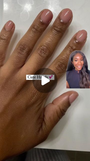 Dr Kemi Fabusiwa on Instagram: "Cute hands? 💅 I got you covered! ✨

- SPF is essential. ☀️ Protect your hands from the sun with a hand cream that has SPF. This helps prevent sun damage and hyperpigmentation. Slather it on all day long.
- Retinol for the win. ✨ This magic ingredient helps with wrinkles, uneven skin tone, and even hyperpigmentation. Use a hand cream with retinol before bed.
- UV gloves at the nail salon! Prevents your hands from burning 
Keep it up and you’ll have the cutest hands ever! 💕" Wrinkled Hands Remedy, Retinol Hand Cream, Watery Sun Gel, Uv Gloves, Hand Cream Homemade, Cute Hands, Hand Care Routine, Anti Aging Hand Cream, Wrinkles Hands