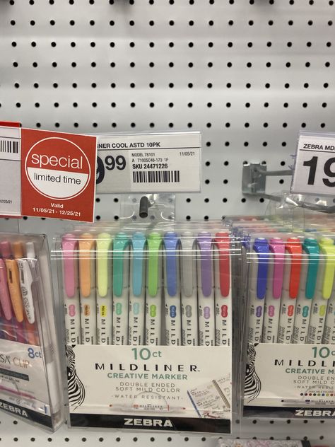 Midliner Pens, Annotation Livre, Book Annotation Key, Stationary Obsession, Muji Pens, Preppy School Supplies, Pretty School Supplies, Stationery Obsession, Cute Stationary School Supplies