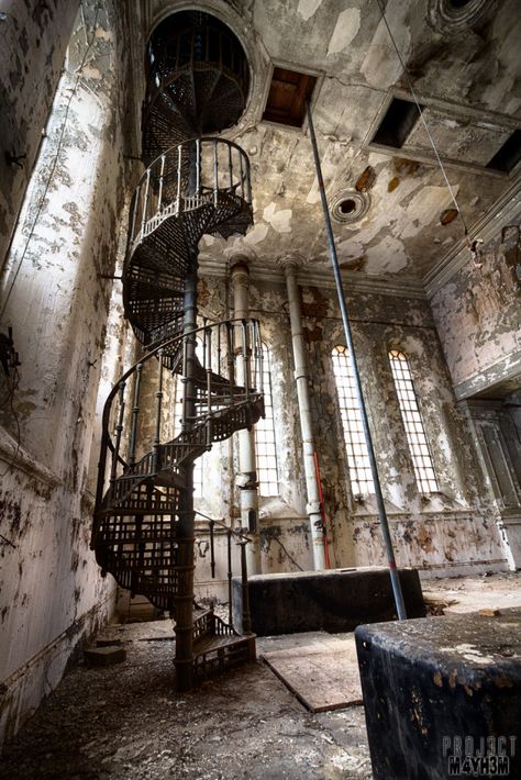 PROJ3CTM4YH3M Urban Exploration | Urbex: Sleaford Bass Maltings, Sleaford, Lincolnshire - January 2014 Abandoned Subway, False Reality, Abandoned Ohio, Abandoned Industrial, Weird Places, Urban Exploration Photography, Abandoned City, Haunting Beauty, Spiral Staircases