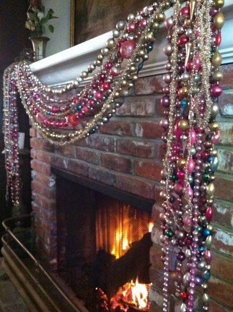 Retro Christmas Decorations, Bohemian Christmas, Christmas Mantel, Christmas Mantel Decorations, Christmas Mantle, Christmas Fireplace, Boho Christmas, Christmas Mantels, Boxing Day