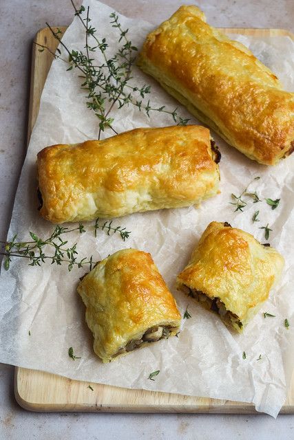 Polish Snacks, Polish Sauerkraut, Polish Breakfast, Polish Pierogi, Veggie Rolls, Savory Pastries, Recipe Mushroom, Mushroom Pie, Pastry Cook