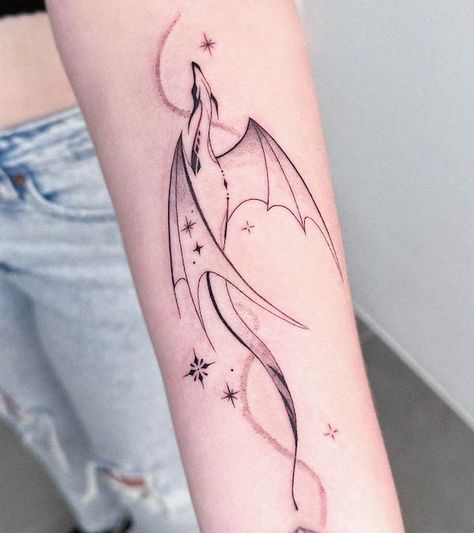 Dragon Tattoo Drawing, Small Dragon Tattoos, Bookish Tattoos, Dragon Tattoo Art, Dragon Tattoo For Women, Fantasy Tattoos, Forearm Tattoo Women, Парные Тату, Dragon Tattoo Designs