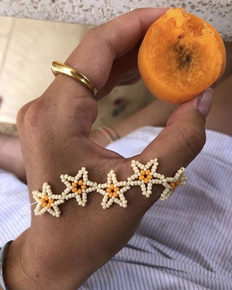 Friendship Bracelets, Kalung Manik-manik, Hantverk Diy, Jewelry Inspo, Beaded Jewelry Diy, Jewellery Making, Summer Aesthetic, Beaded Embroidery, South America