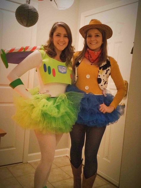 Woody and buzz                                                                                                                                                     More Fantasias Toy Story, Buzz Costume, Partner Halloween Costumes, Disfraz Toy Story, Best Friend Costumes, Diy Group Halloween Costumes, Meme Costume, Halloween Costumes To Make, Cute Group Halloween Costumes