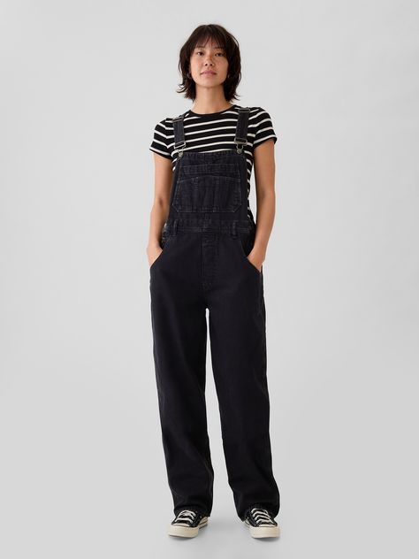 Fit:Overalls that are loose & relaxed all the way down.  Fabric: 95% Cotton, 5% Recycled Cotton.  Stretch: No Stretch Overalls.  Authentic denim that gets better with every wear.  Made to wear all day & break in over time.  Look: A loose overall in a black wash.  Details: Adjustable racerback straps and front buckles, bib pocket, & four-pocket styling.  Responsibly Made: This pair of denim is part of our water-saving Washwell program.  Compared with conventional wash methods, Washwell uses at least 20% less water and has saved over a billion liters of water since 2016.  * Fit: Relaxed.  An easy silhouette throughout.  Full-length overalls.  Hits below the ankle.  Models wearing Gap Black Work Overalls, Womens Overall Outfits, Skater Overalls Outfit, Hoodie Under Overalls, Black Baggy Overalls, Overalls Outfit Inspiration, Black Shortalls Outfit, Cute Black Overall Outfits, Velvet Overalls Outfit