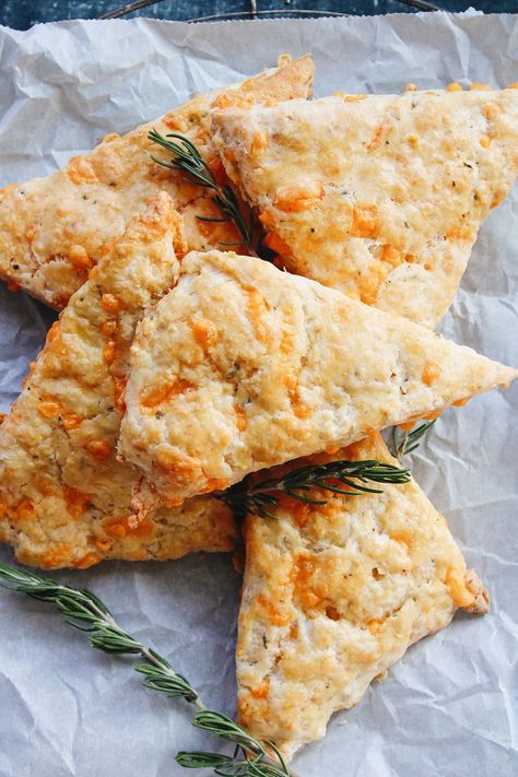 Savory Cheddar Rosemary Scones belong on your brunch table! #savoryscone #brunch Toddler Food Prep, Rosemary Scones, Savory Scones Recipe, Breakfast Brunch Menu, Dinner Roll, Homemade Sourdough Bread, Savory Scones, Breakfast Ingredients, Brunch Table