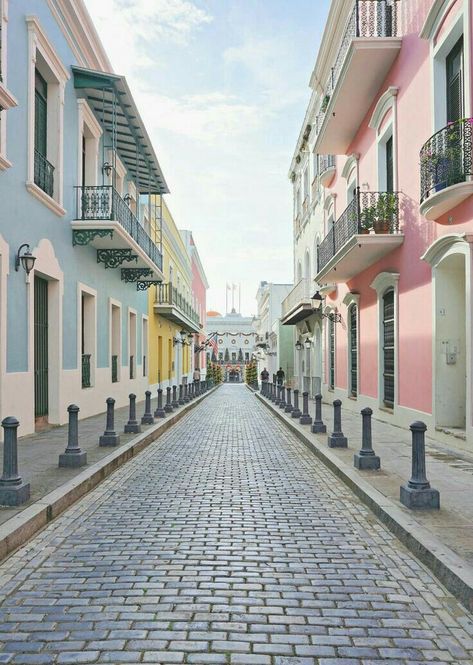 City Street Perspective, Aesthetic Puerto Rico, Puerto Rico Aesthetic, Perspective Pictures, 1 Point Perspective, Puerto Rico Pictures, Puerto Rico Trip, Old San Juan Puerto Rico, Puerto Rico Vacation