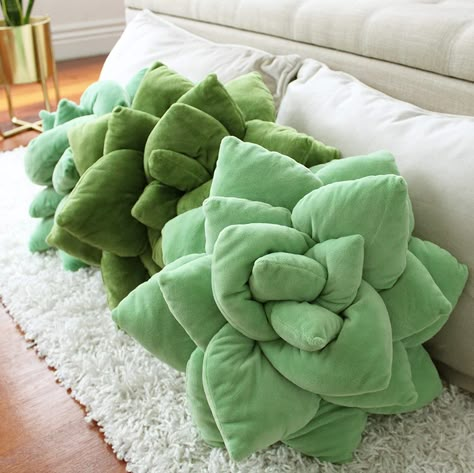 Succulent Pillows Succulent Pillows, Bench Pallet, Succulent Pillow, Cushion Storage, Crate Ideas, Hiasan Bilik Tidur, Milk Crate, Small Sewing, Bantal Sofa