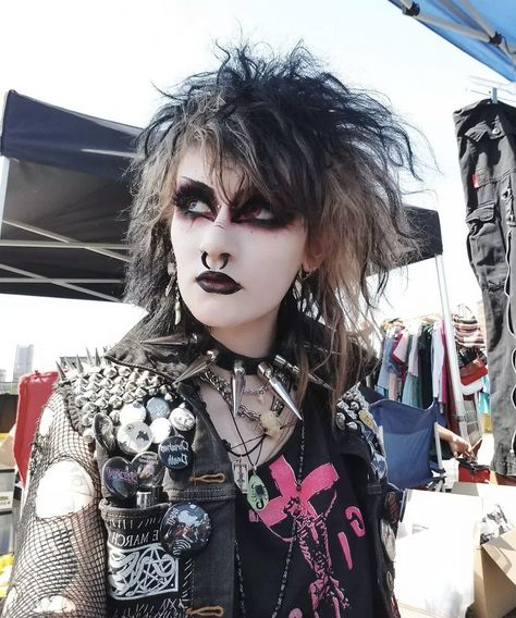 Alt Goth Outfits, Emo Goth Aesthetic, Deathrock Fashion, Rocker Aesthetic, Dark Gothic Fashion, Punk Girls, Goth Outfit Ideas, Punk Looks, Arte Punk