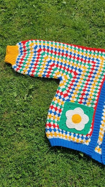 Primary Color Crochet, Crochet Bright Colors, Rainbow Crochet Projects, Crochet Clown Bag, One Colour Crochet Projects, Crochet Sweater Inspiration, Rainbow Yarn Crochet Ideas, Maximalist Crochet, Crochet Ideas For Winter