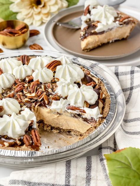 No Bake Turtle Pie - with Pecan Crust - Entirely Elizabeth No Bake Turtle Pie, Turtle Pie Recipe, Pecan Crust Recipe, Best Amish Recipes, Desserts For Thanksgiving, Turtle Pie, Caramel Pecans, Pecan Pie Crust, Baking Recipes Pie