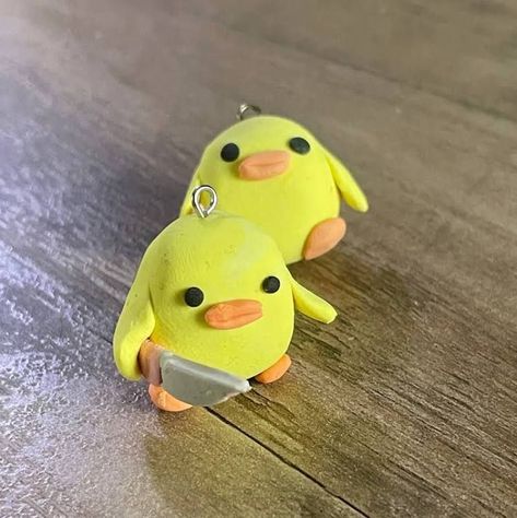 Discover Easy Clay Date Ideas to Bond Over Creativity Duck With Knife Earrings, Duck Holding Knife Earrings, Duck Holding Knife, Clay Date, Knife Earrings, Holding Knife, Easy Clay Sculptures, Easy Polymer Clay, Clay Keychain