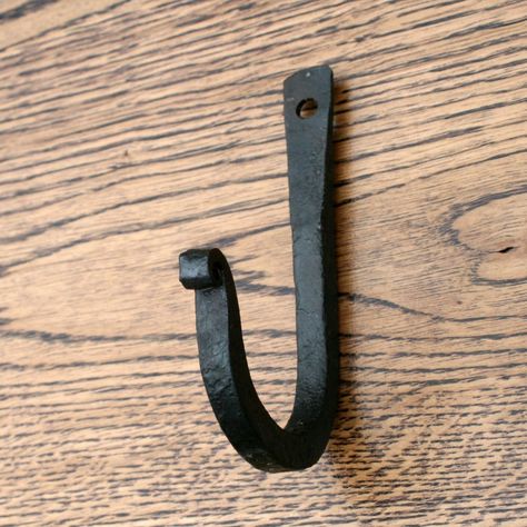 MATERIAL : Iron UNIT QUANTITY : 1 MAIN COLOUR : Black TYPE : Coat Hook MPN : Does Not Apply UNIT TYPE : Unit BRAND : The Rustic Merchant Pattern : Small Hook 4 Inch ALL FIXINGS INCLUDED 1/4 inch hooks will be back in shortly We are proud of our hooks and we hope you will enjoy them. All Our coat Hooks are either Hand forged or Cast in Heavy Iron Fixing screws are provided. Each hook is hand finished and treated with hot black oil. Exported By ExportYourStore :) Black Towel Hooks, Black Shabby Chic, Wrought Iron Hooks, Kitchen Cups, Victorian Pattern, Cup Hooks, Door Kitchen, Vintage Towels, Iron Hook