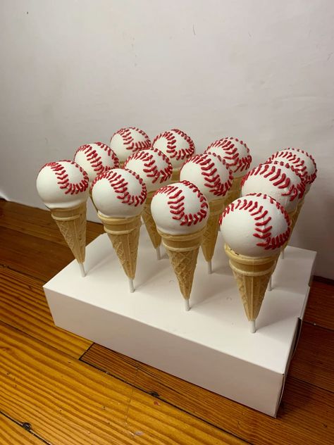 Baseball Treats For Birthday, Softball Dessert Ideas, Sports Cookie Cake, Baseball Party Treats, Chocolate Baseball Cake, Baseball Graduation Cake, Baseball Sweets, Softball Desserts, Baseball Dessert Table