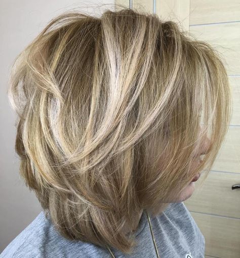 Honey Blonde Bob With Platinum Highlights Short Tucked Layered Bob, Heart Shaped Face Hairstyles Bangs, Haircuts For 2024, Haircuts For Medium Hair With Bangs, Blond Închis, Layered Blonde, Blonde Balayage Bob, Haircuts Medium, Balayage Bob