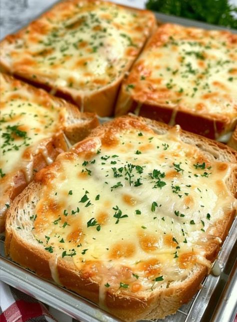 Texas Toast Bread, Texas Toast Garlic Bread, Heavy Breathing, Garlic Bread Recipe, Texas Toast, Cheesy Bread, Cheese Toast, Food Tasting, Diy Recipes