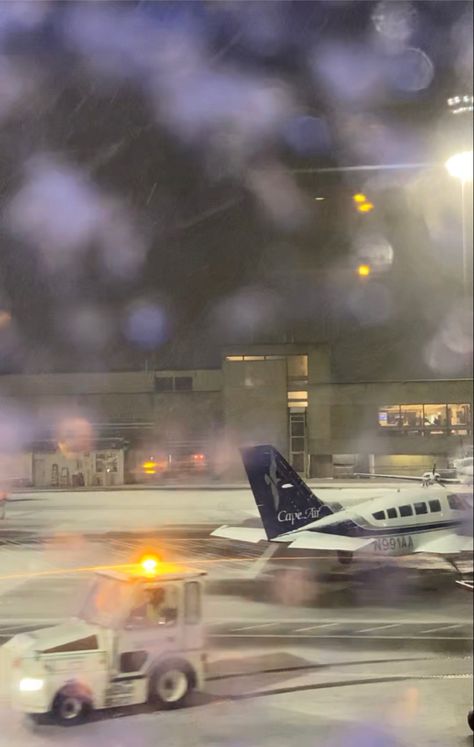 Winter Airport Aesthetic, Airport Winter Aesthetic, Airport Aesthetic Winter, Snowy Airport, Christmas Airport, Airport Christmas, Travel Aesthetic Airplane, Charli Christmas, Winter Aesthetic Christmas