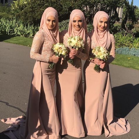 Bridesmaid Dresses Islamic, Muslim Bridesmaid Dresses, 20s Goals, Hijab Bridesmaid Dress, Islam Wedding, Hijab Bridesmaid, Asian Dresses, Muslim Brides, Muslim Dresses