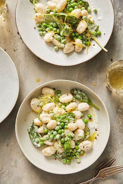 Lemon Gnocchi with Peas & Spinach - DeLallo Spring Gnocchi Recipes, Spring Gnocchi, Gnocchi Peas, Gnocchi Lemon, Lemon Gnocchi, Gnocchi With Peas, Spring Recipes Dinner, How To Cook Gnocchi, Homemade Gnocchi