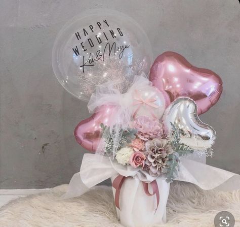 Teddy Bear Gift Basket, Chocolate Teddy Bear, Valentines Balloons Bouquet, Balloon Bouquet Diy, Teddy Bear Gift, Diy Bouquet Wrap, Valentines Balloons, Small Balloons, Balloon Box