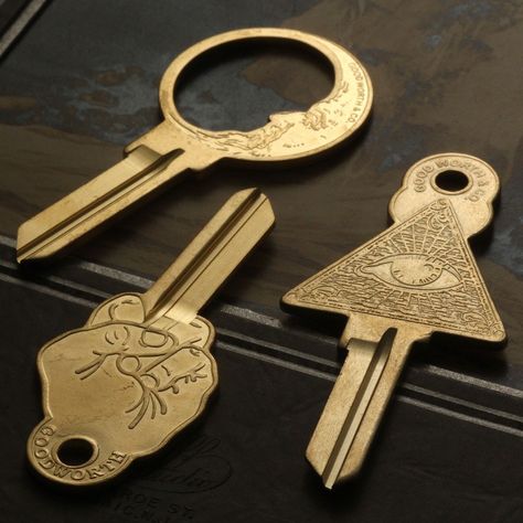 An interesting key can make opening a mundane lock into something special. These three keys made by jeweler Erica Weiner are pretty damn nifty. All-Seeing Eye Key Good Night Key Up Yours Key All three fit Kwikset (KW1) locks, which are probably the second most common door lock in the United States next to Schlage. … Continue reading Rad Kwikset Key Blanks Key Designs, Chic House, Key Blanks, Antique Keys, House Keys, Strange Things, Key Design, Philippe Starck, Crafts Ideas