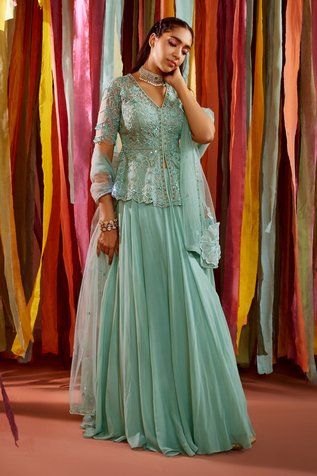 Lehenga Designs With Dupatta, Net Dresses Design Ideas Western, Green Combination Outfit Indian, Peplum And Skirt, Gowns Dresses Indian Party Wear, Mehndi Engagement, Lehenga Top, Kurti Sleeves, Georgette Skirt