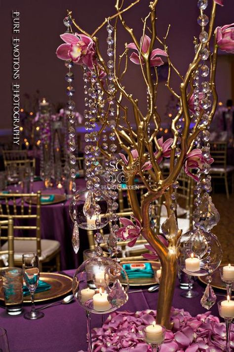 Stage Inspiration, Aladdin Wedding, Reception Stage, Pink Wedding Decorations, Garden Wedding Reception, Ramadan Decoration, Simple Centerpieces, Wedding Stage, Disney Wedding