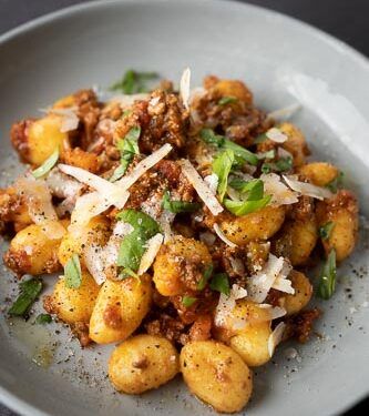 Gnocchi lamb Ragu Lamb Ragu, Gnocchi Recipes, Spaghetti Bolognese, Vegetable Puree, Fresh Oregano, Gnocchi, Fresh Herbs, Main Course, Food To Make