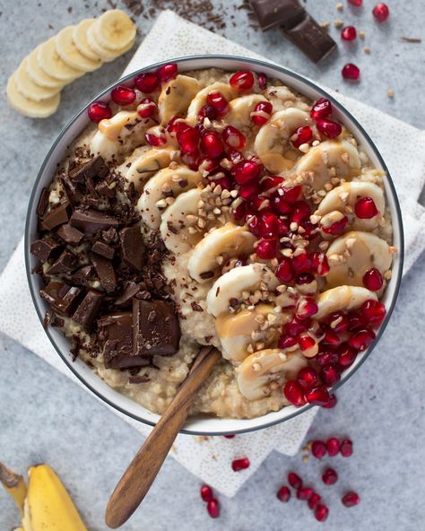 Banana Porridge, Healthy Aesthetic, She Is, Porridge Recipes, Oatmeal Bowls, With You, Cinnamon Banana, Food Inspo, Breakfast Bowls