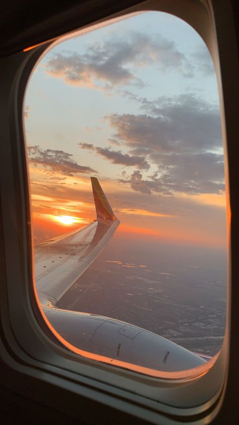 Aeroplane View Airplane Window, Photo Avion Aesthetic, Poze Din Avion, Aeroplane Window View, Plane Window View, Airplane Pics, Plane Sunset, Photo Avion, Plane View