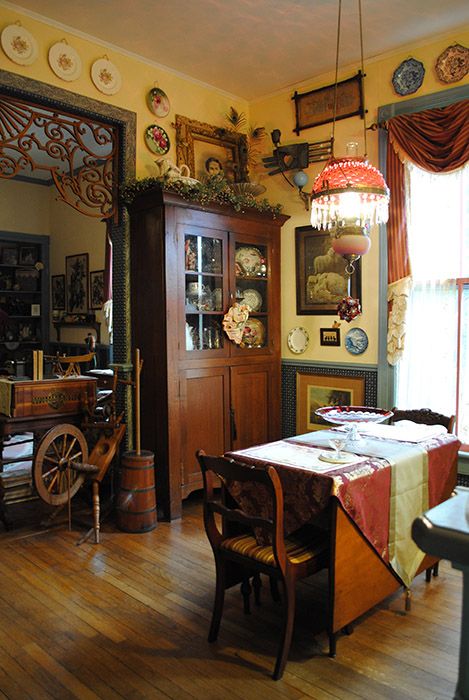 Dining area of kitchen in our Folk Victorian. This isn't the original kitchen. The original one was tiny and became a perfect laundry room. Farmhouse Victorian Decor, Country Victorian Decor, 1900 Kitchen, Victorian Kitchens, Victorian Details, Kitchen Victorian, Victorian Rooms, Cranberry Bliss, Farmhouse Victorian