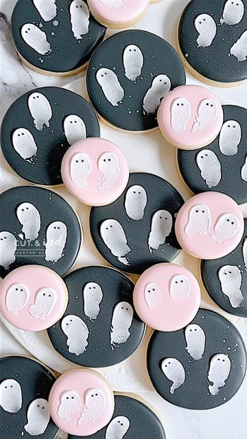 Ghost Sugar Cookies, Ghoul Gang, Food Halloween, Ghost Cookies, Sugar Cookie Designs, Fall Cookies, Cute Cookies, Halloween Cookies, Cookie Designs