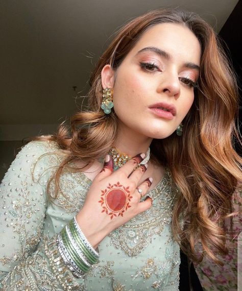 Minal Mubeen Khan is a Pakistani television actress. Pakistani Hair Colour, Engagement Looks, Long Bridal Hair, Engagement Look, Minal Khan, Engagement Bride, Beauty Makeup Photography, Bridal Mehendi Designs, Bridal Shower Outfit