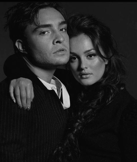 Chuck Et Blair, Chuck E Blair, Boy Bsf, Gossip Girl Cast, Mode Gossip Girl, Estilo Blair Waldorf, Estilo Gossip Girl, Gossip Girl Quotes, Stile Blair Waldorf