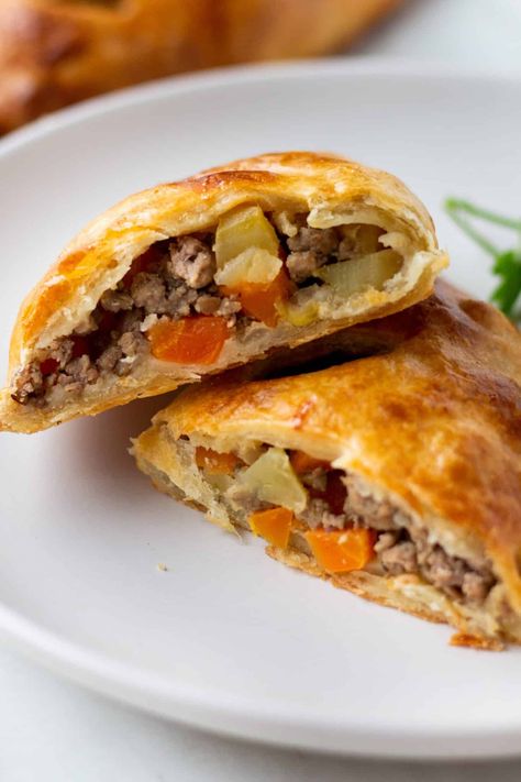 Cornish Pasties British, Corn Beef Pasties, Ground Beef Pasties, Cornish Beef Pasties 12 Tomatoes, Cornish Pasty Recipe Ground Beef, Cornish Beef Pasties, Beef Pasty, Cornish Pasty Recipe, Beef Pasties