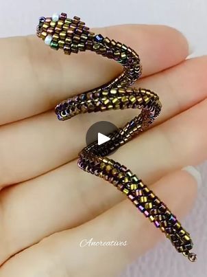 Seed Bead Animals Tutorials, Snake Ring Diy, Beaded Snake Ring, Bead Snake Craft, Beaded Snake Ring Tutorial, Seed Bead Snake Pattern, Beaded Snake Bracelet, Ring Diy Handmade, Beading Animals