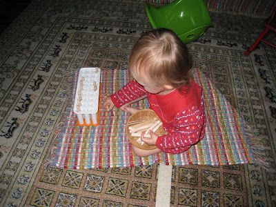 Chasing Cheerios: Ice Cube Tray & Clothes Pins Work Toy Organization Living Room, Toys Topic, Toy Box Plans, Toy Room Organization, Playful Parenting, Trendy Toys, Kids Toy Organization, Attachment Parenting, Waldorf Toys