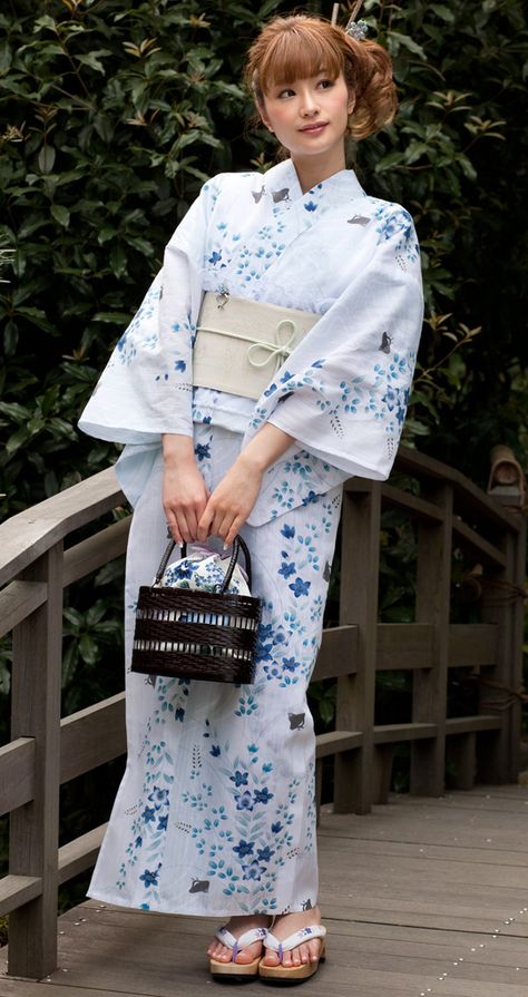 Casual Kimono Japanese, Yukata Women, Japanese Traditional Clothes, Japanese Yukata, Japanese Traditional Clothing, Cute Kimonos, Yukata Kimono, Casual Kimono, Traditional Kimono