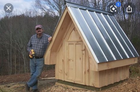 Pump House Shed, Well Pump House Ideas Buildings, Pumphouse Ideas, Pump House Ideas, Well Pump House, Water Well House, Well Pump Cover, Outhouse Plans, Generator Shed