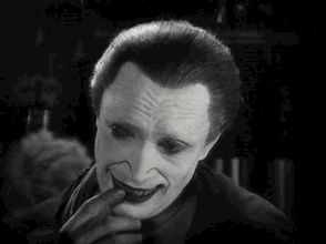 Terrifying Movies, Robin Williams Movies, Old Horror, Silent Screen Stars, Conrad Veidt, The Man Who Laughs, The Bat Man, Mary Stuart, Famous Monsters