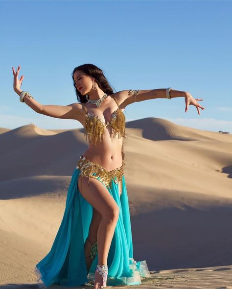 Bellydance Photoshoot, Dance Photoshoot, Disney Princess Jasmine, Belly Dance Outfit, Body Figure, Dance Photos, Belly Dancers, Dance Outfits, Dance Videos