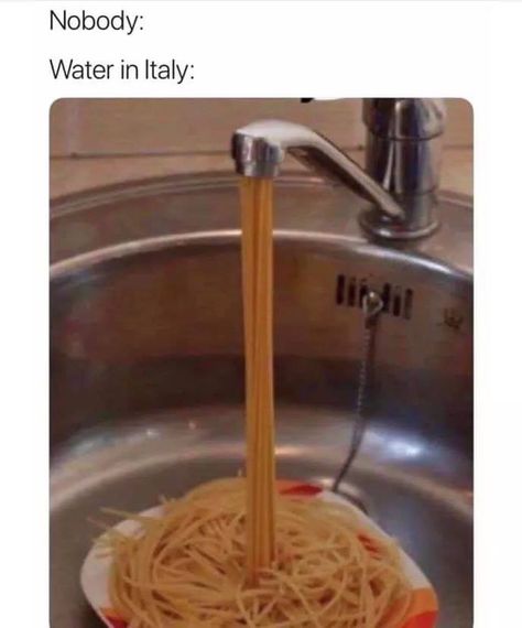 Italian Memes, Italian Humor, Top Memes, Chuck Norris, Tom Hardy, Funny Tweets, Funny Laugh, Funny Photos, Funny Texts