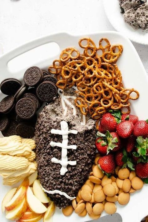 Superbowl Party Dessert Ideas, Football Cheesecake, Super Bowl Charcuterie Board, Super Bowl Charcuterie, Superbowl Ideas, Football Desserts, Superbowl Desserts, Snack Boards, Superbowl Food