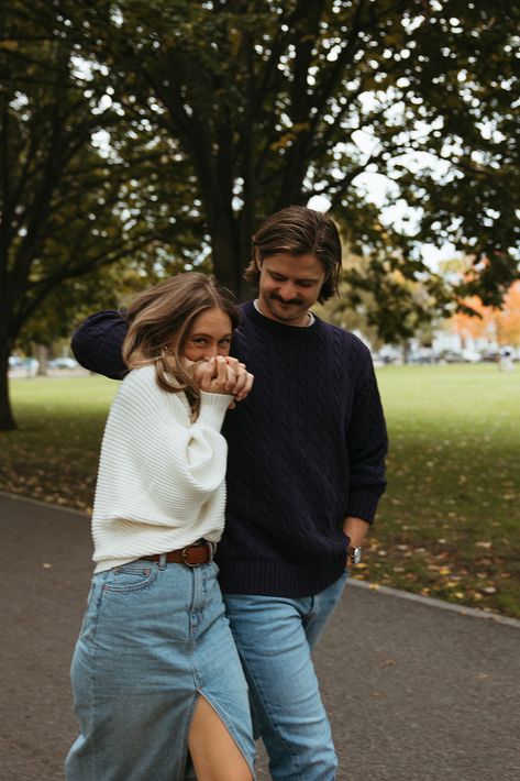 Cambridge Common is one of the best locations to capture your playful engagement photos because of the open space and beautiful trees. I especially love documenting couples engagement photos here during the spring or autumn because the scenery is beautiful. Looking for a Boston photographer that values untraditional engagement photos? Visit maddybethunephoto.com for more inspo on the blog! Boston Engagement Photos, Casual Engagement Photos, Fall Couple Photos, Fall Engagement Shoots, Engagement Shoot Outfit, Fall Engagement Pictures, Engagement Picture Outfits, Couple Engagement Pictures, Cute Engagement Photos