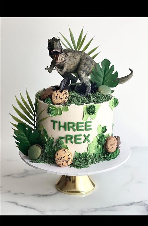 Birthday Cake Dinosaur, Birthday Decor Ideas, Dino Birthday Cake, Jurassic Park Birthday Party, 4de Verjaardag, Dinosaur Birthday Theme, Jurassic Park Birthday, Dinosaur Birthday Party Decorations, Dino Cake